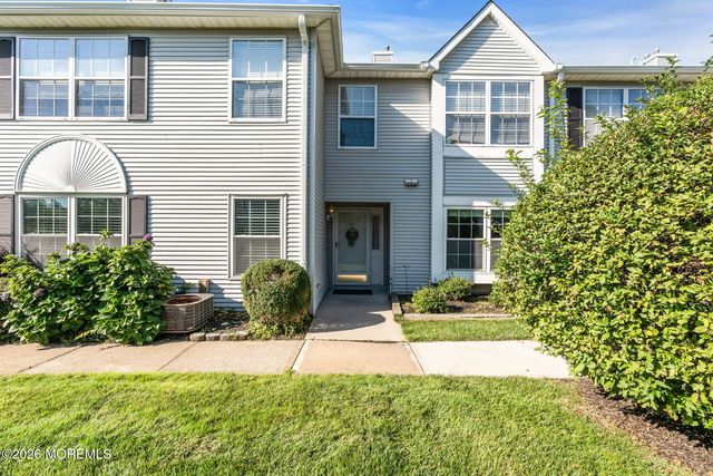 11 Racquet Rd. Road, Wall