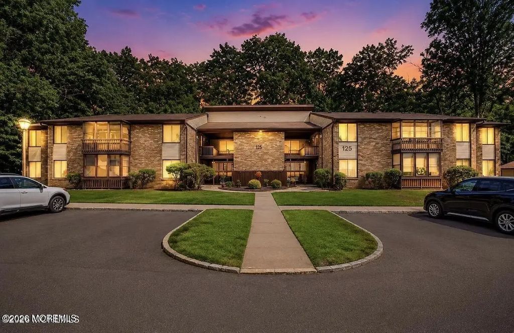 125 Amberly Drive Unit F, Manalapan