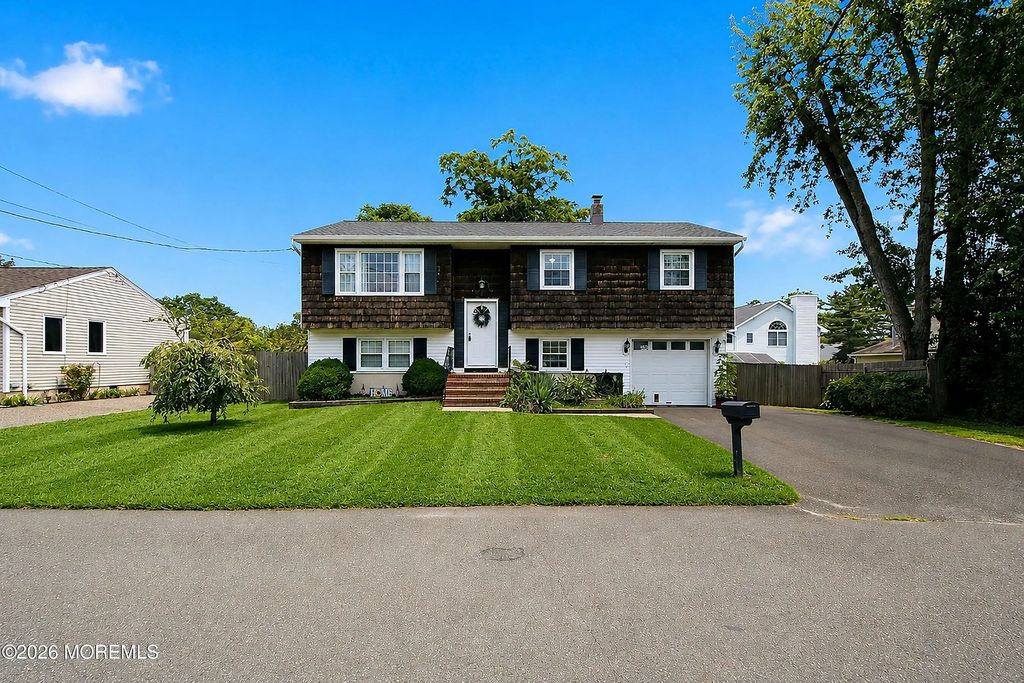 545 Neptune Avenue, Beachwood
