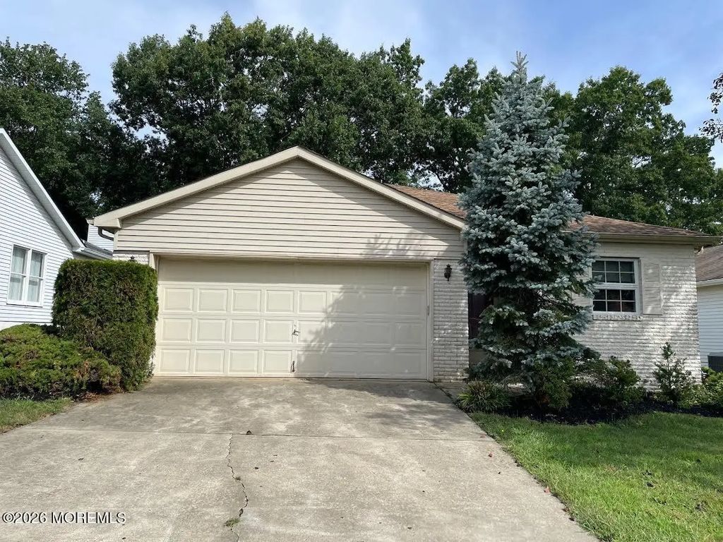 1490 Gleniffer Hill Road, Toms River