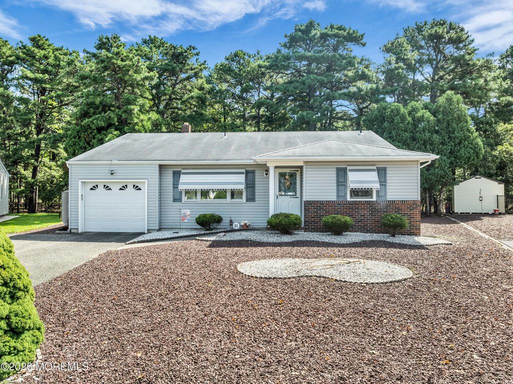 21 Burlington Court, Toms River