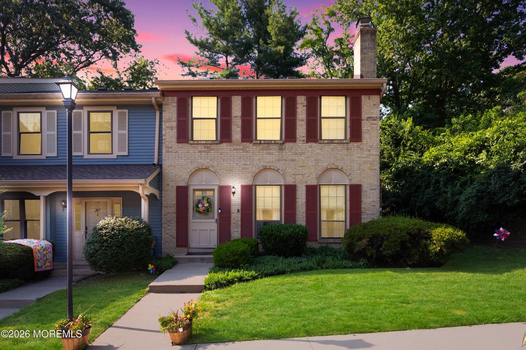208 Haverford Court, Matawan
