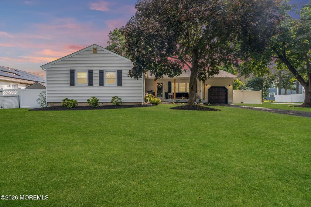 800 Parkview Boulevard, Toms River