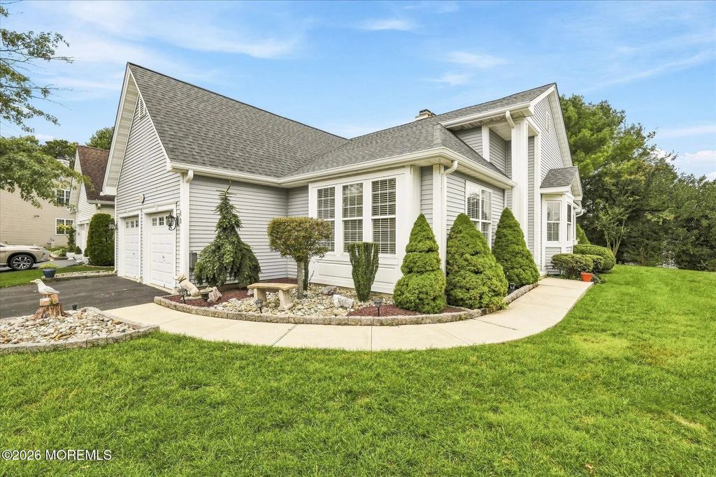 22 Five Bridges Court, Barnegat