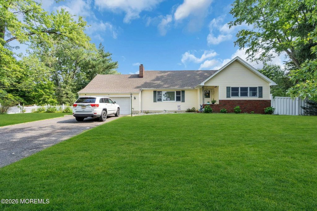 11 Mount Vernon Drive, Toms River