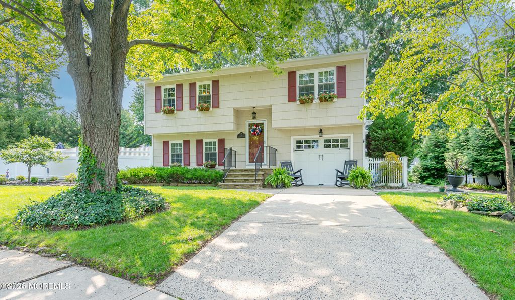 20 Eisenhower Court, Matawan