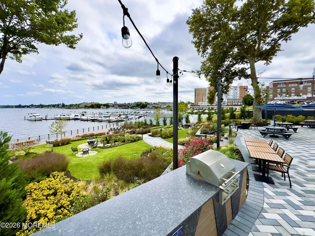 122 Bodman Place 5e, Red Bank