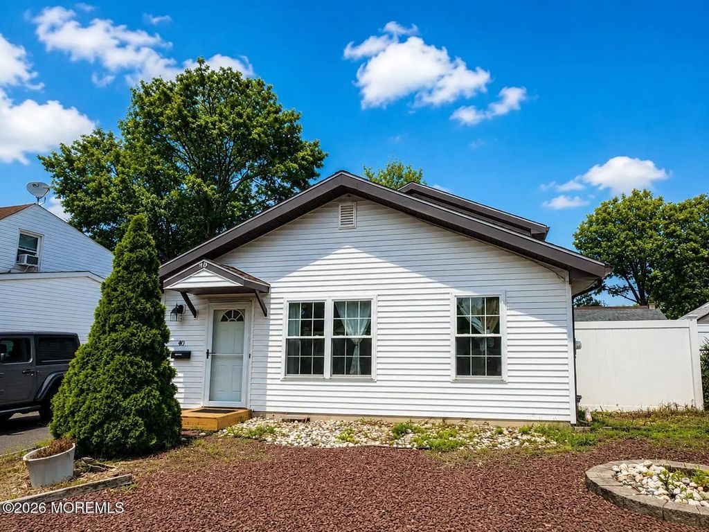 40 Compton Avenue, Hazlet
