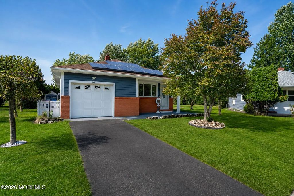 8 Fort Defrance Avenue, Toms River