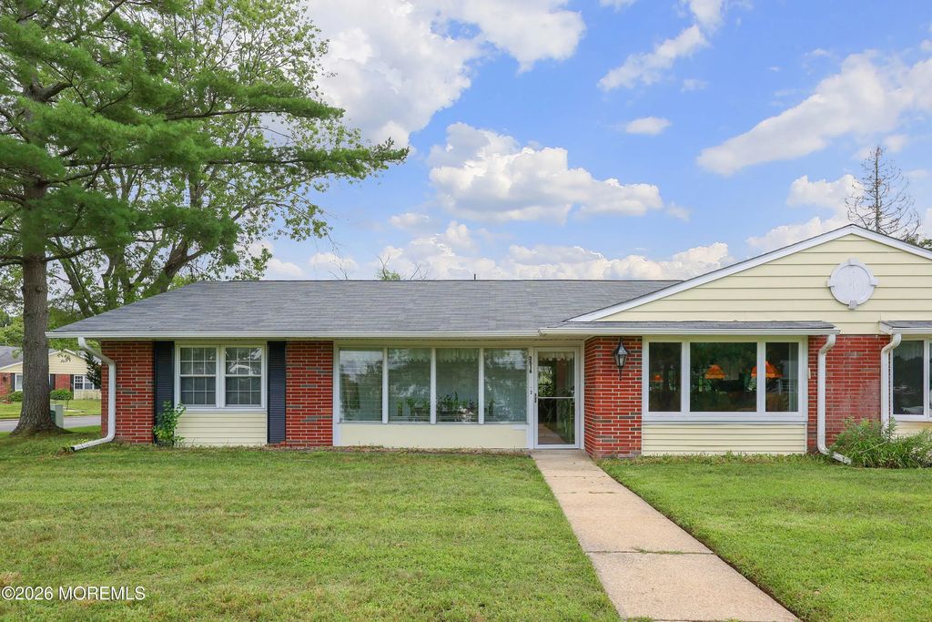 351a Dorchester Drive, Lakewood