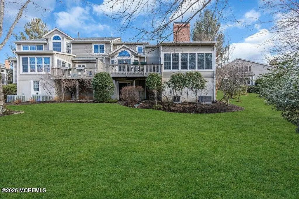 132 Silvermist Court, Little Silver