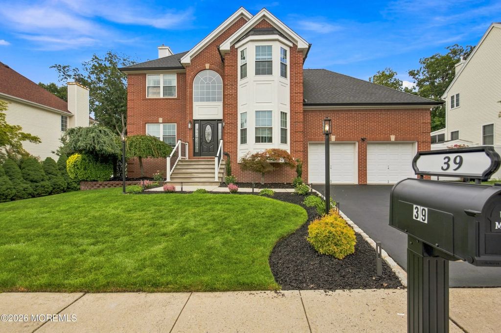 39 Violet Circle, Howell