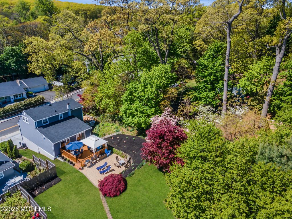 212 Linden Avenue, Highlands