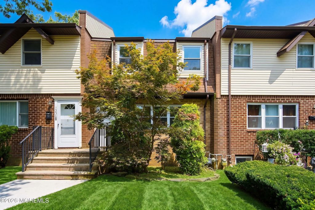 1334 Sabrina Court 1334, Brick