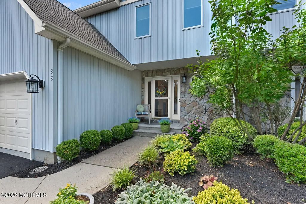 28 Hickory Lane, Little Silver
