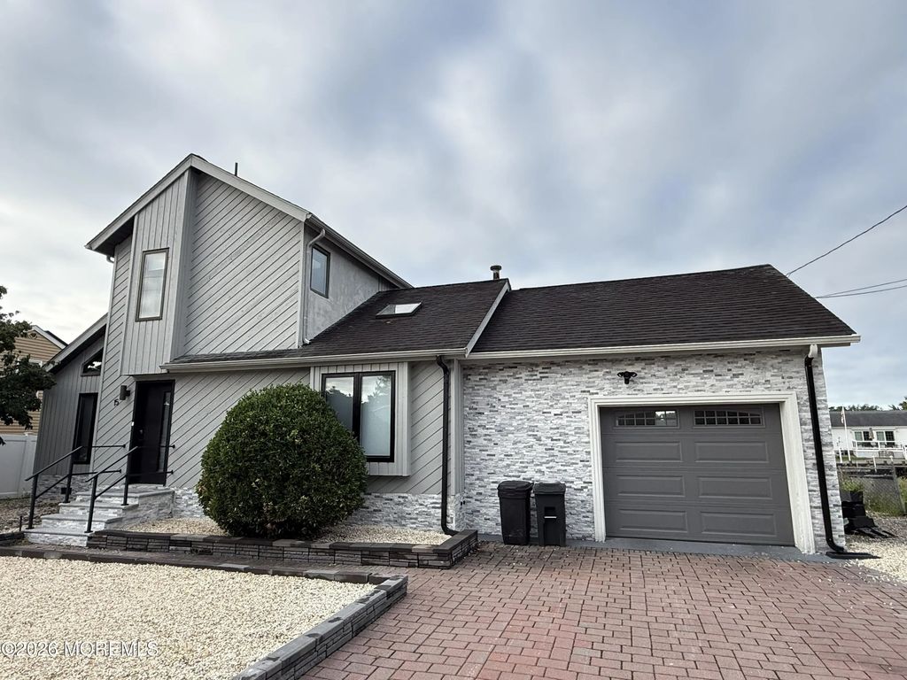 15 Parkers Point Boulevard, Forked River