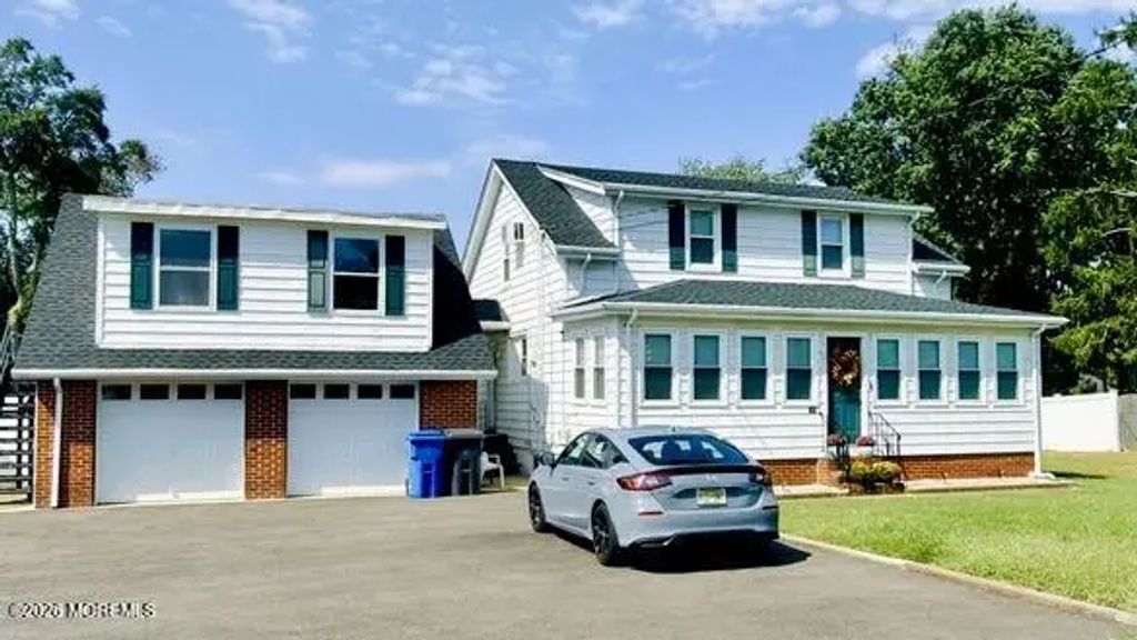 520 Parkwood Avenue, Toms River