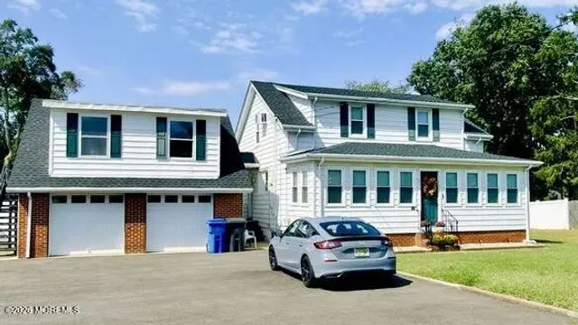 520 Parkwood Avenue, Toms River