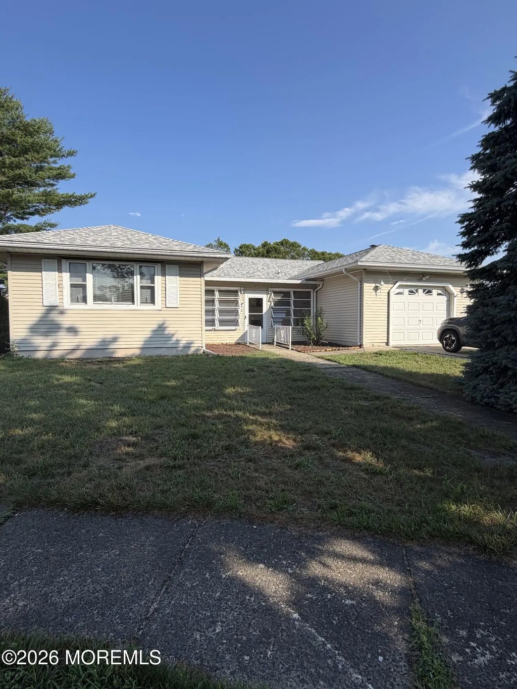 15 Saint Tropez Court, Toms River