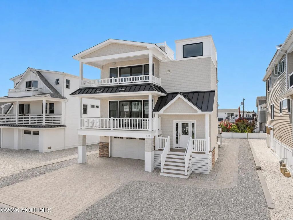242 N 8th Street, Surf City