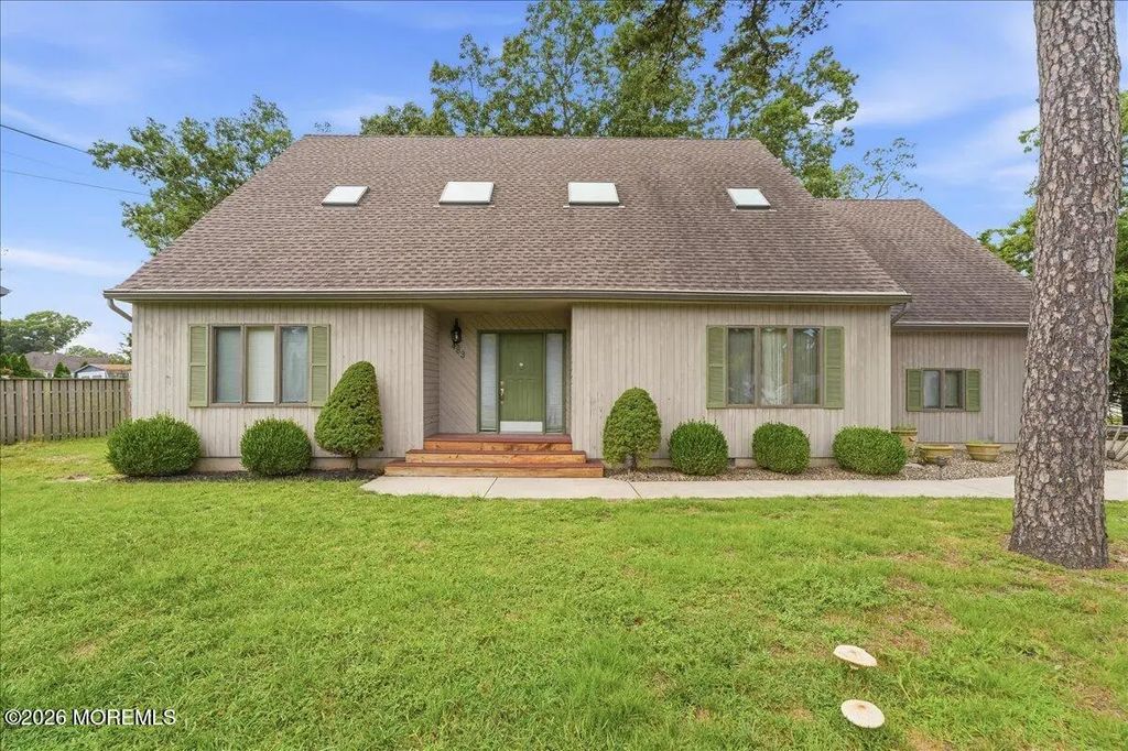 483 Drum Point Road, Brick