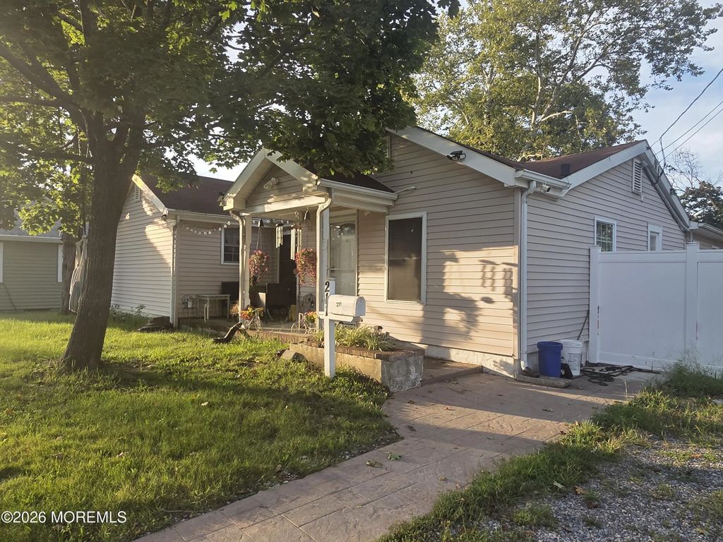 211 Magnolia Avenue, Toms River
