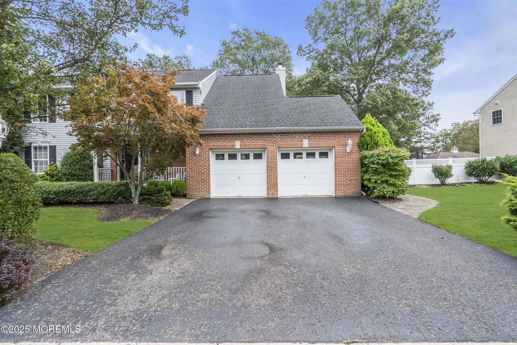 41 Carrie Drive, Howell