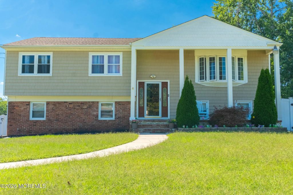 31 Kim Lane, Toms River
