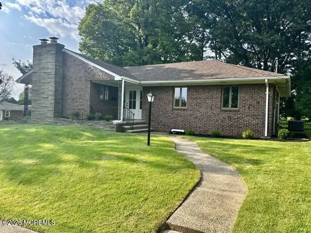 16 Charlotte Street, Sayreville
