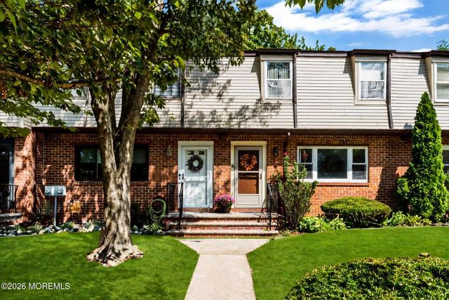 706 Christopher Court, Brick