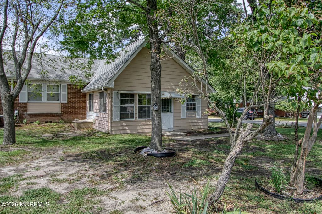 19 A Lexington Drive, Whiting