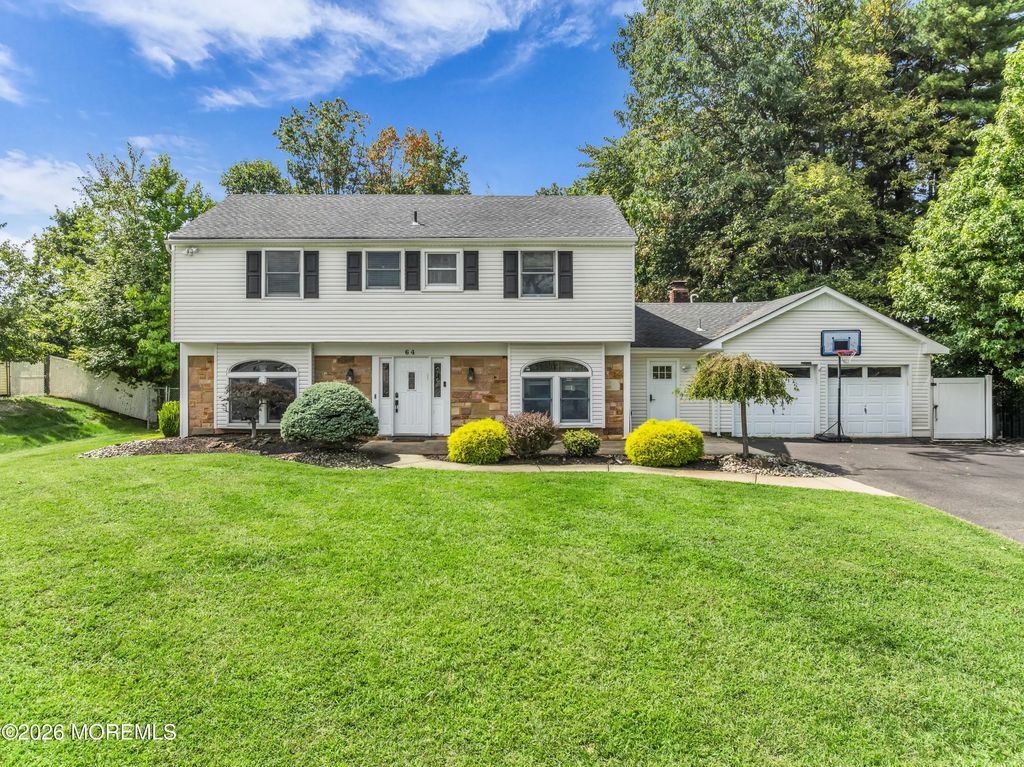 64 Livingston Lane, Manalapan
