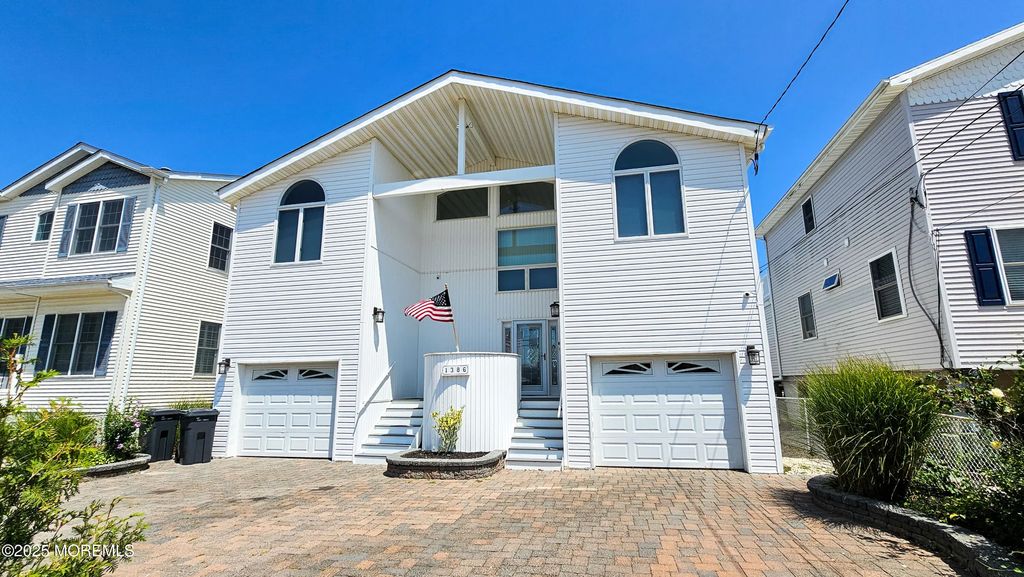 1386 Paul Boulevard, Manahawkin