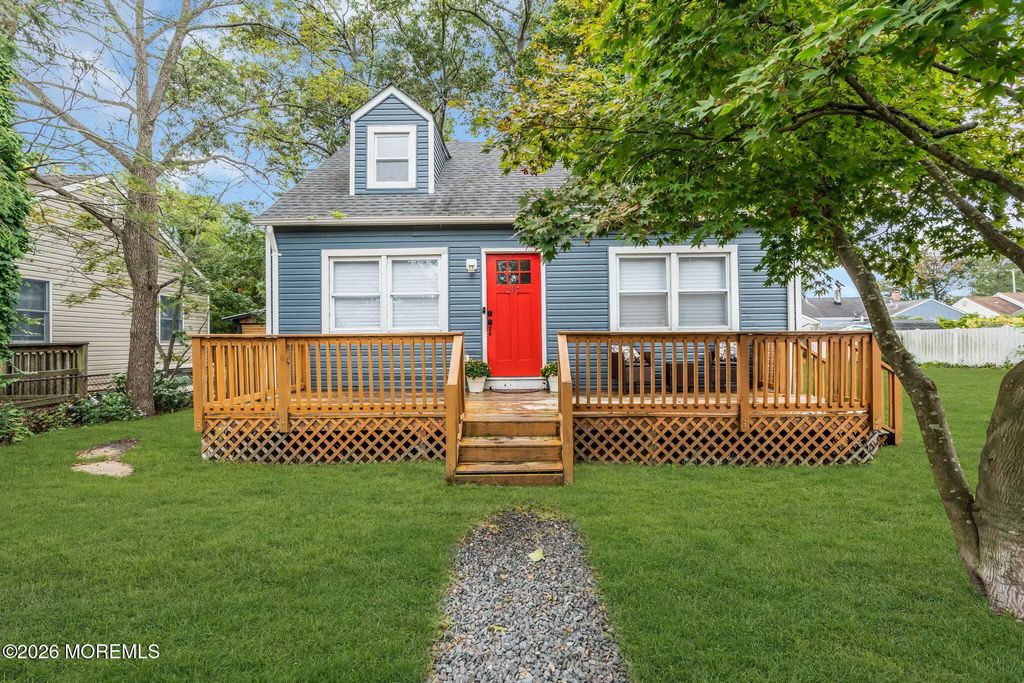 207 Pacific Avenue, Beachwood