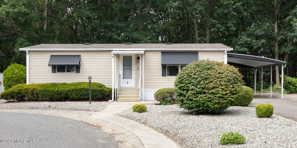 3 Warner Way, Toms River