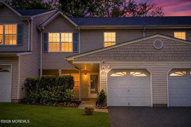 521 Woodbine Lane, Lakewood