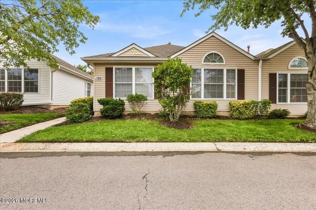 190 Tanager Drive, Monroe Twp