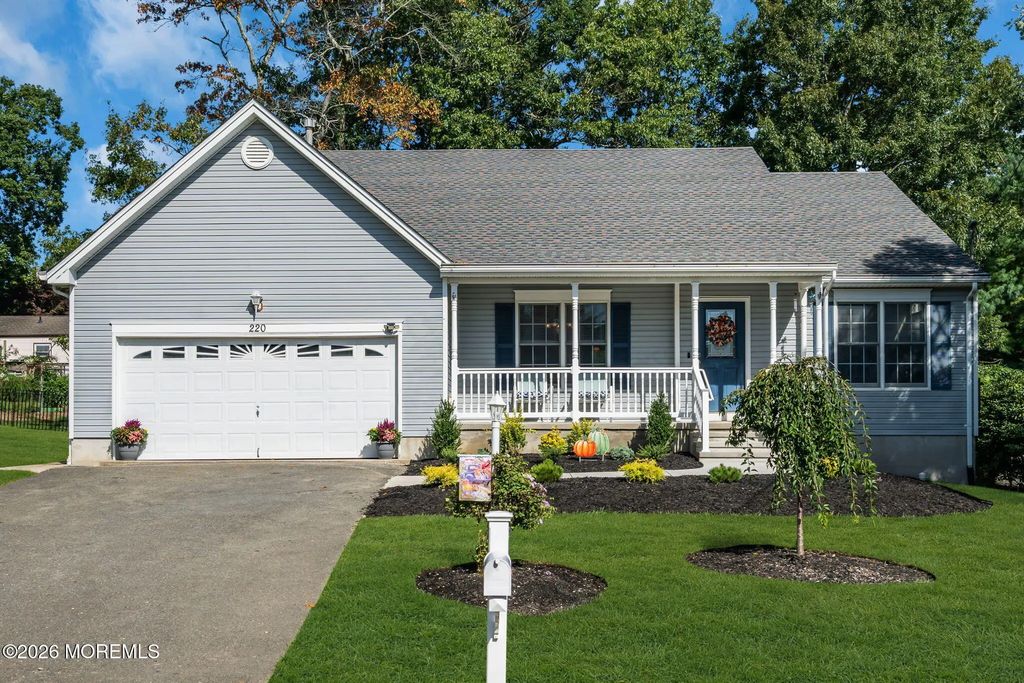 220 Mizzen Avenue, Manahawkin
