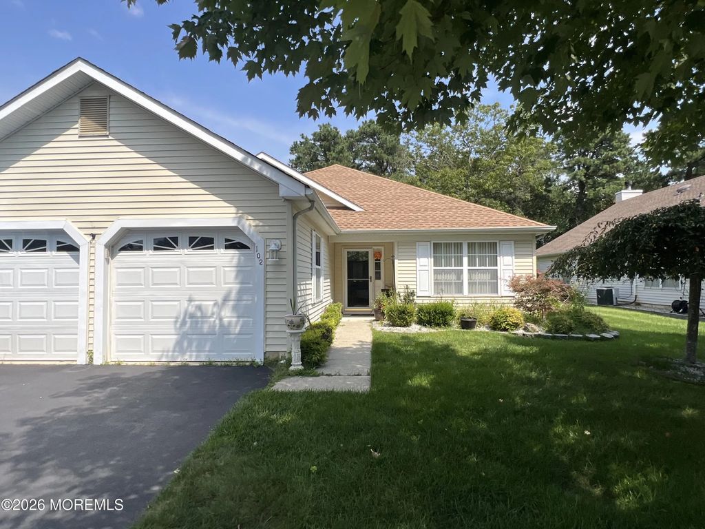 102 Clear Lake Road, Whiting