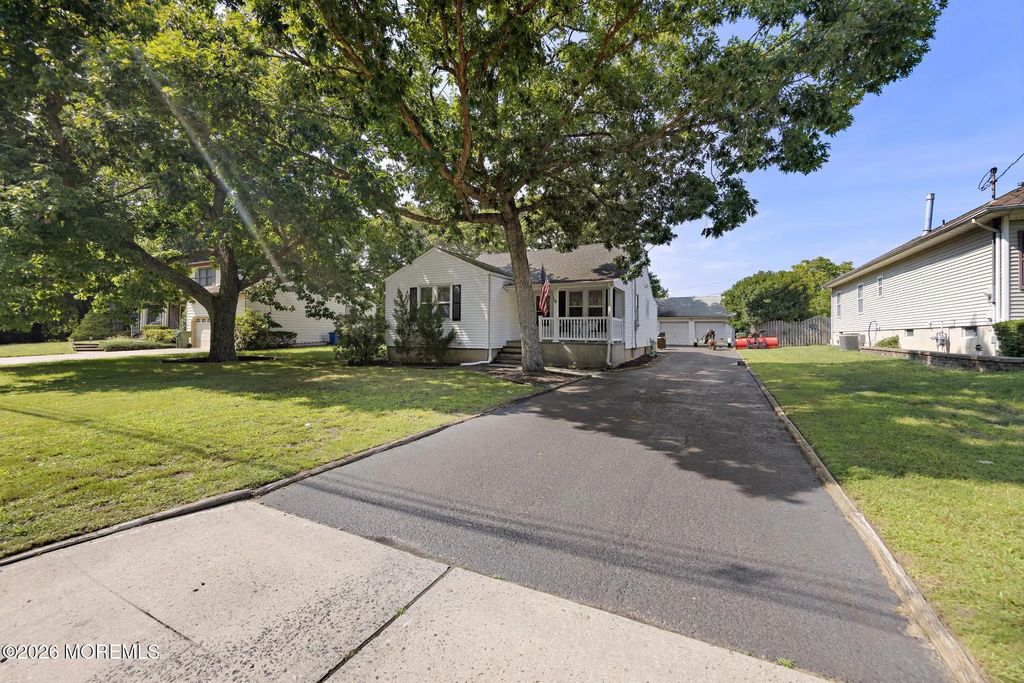 20 Weston Place, Eatontown