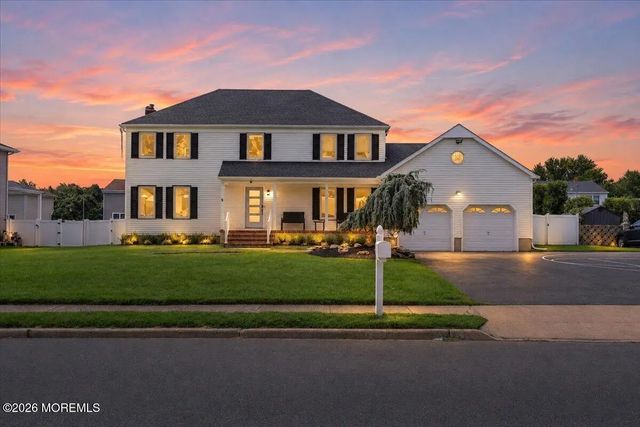 5 Ridge Road, West Long Branch