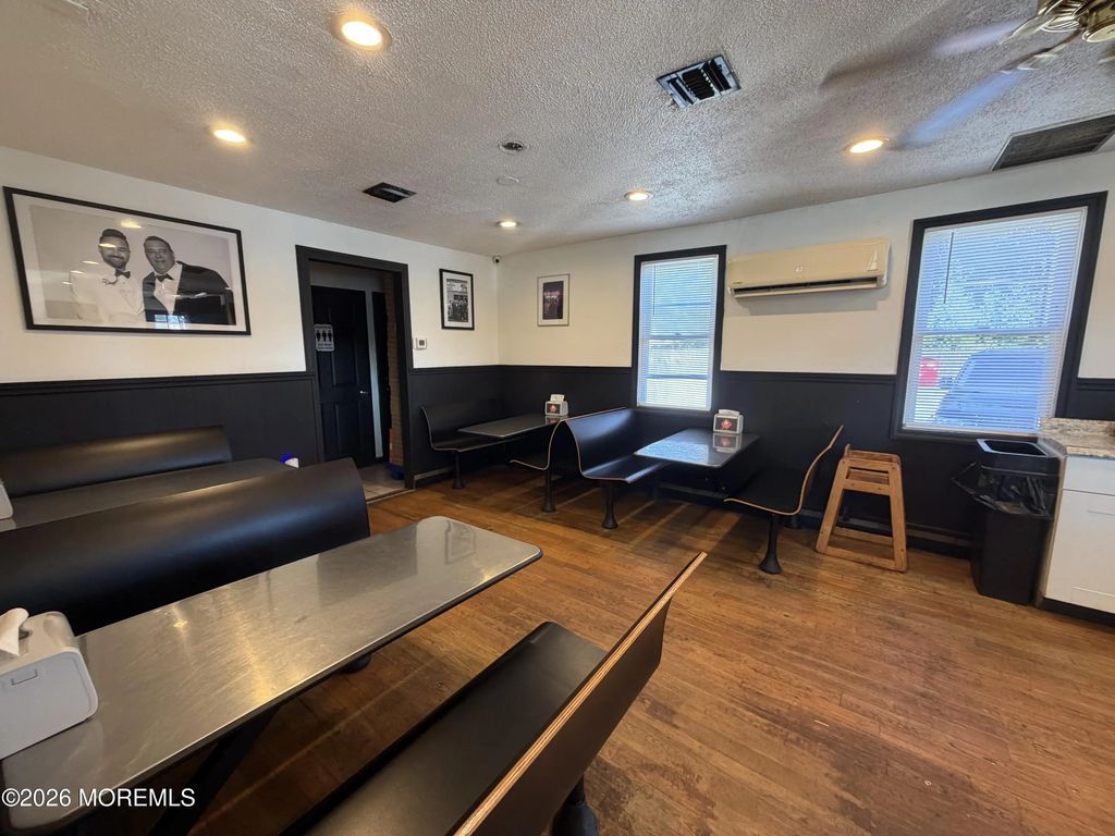 1116 S Main Street, West Creek