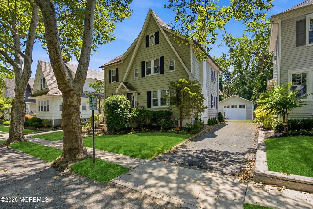 10 Norwood Court, West Long Branch