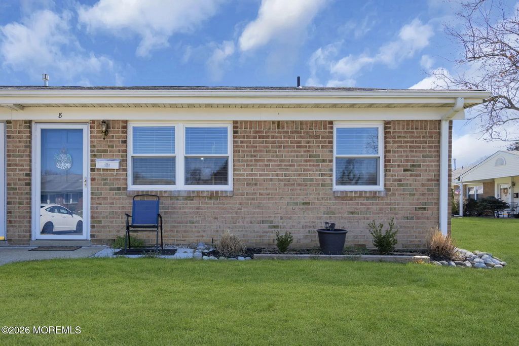8 River Lane 141, Brick