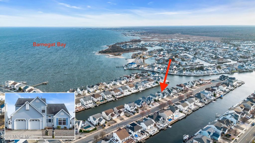 18 Peaksail Drive, Bayville
