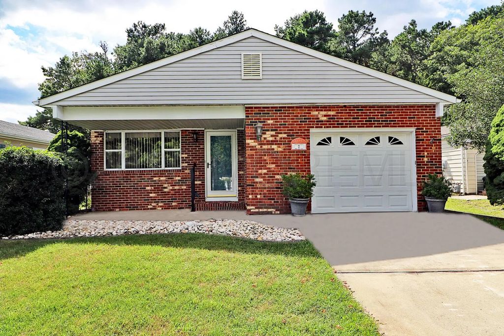 7 Point Blanche Court, Toms River