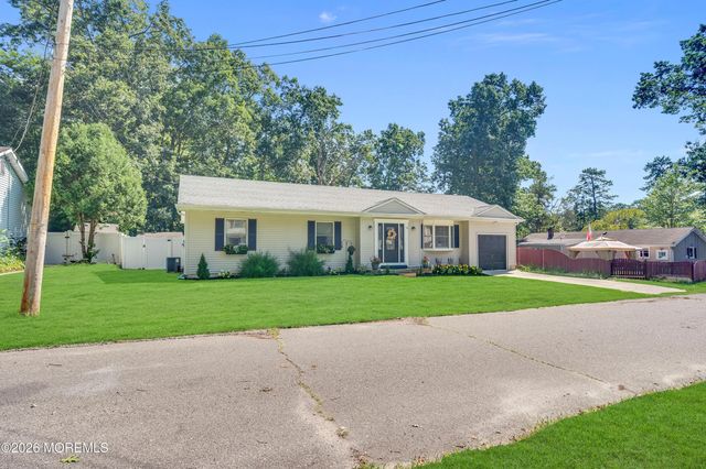 18 Phyllis Street, Browns Mills