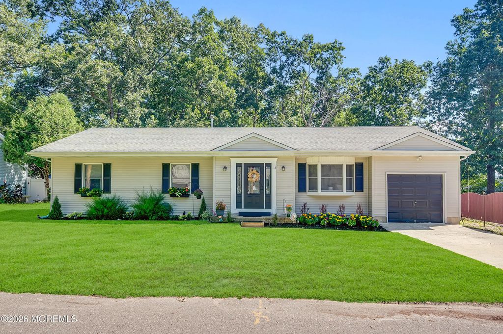 18 Phyllis Street, Browns Mills