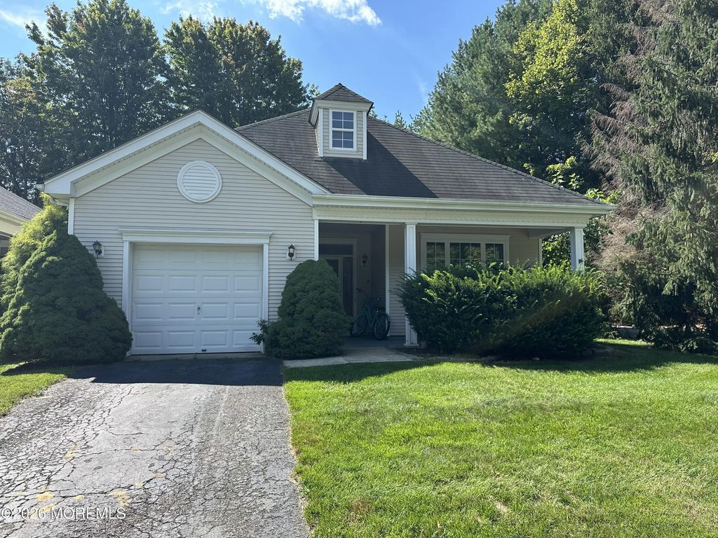 30 Silverwoods Drive, Lakewood