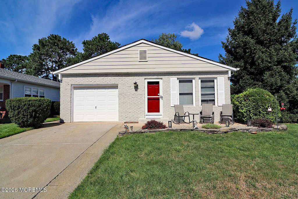 31 Buena Visa Drive, Toms River